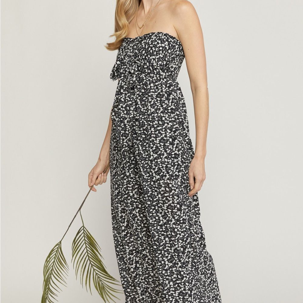 Black & White Floral Print Jumpsuit by entro Size Large